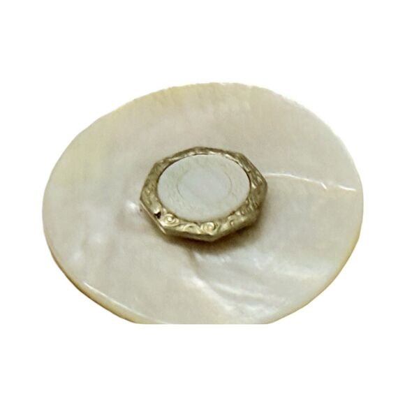 Vintage Mother Of Pearl Large Button 1.5” Artesian Brooch Pin - Picture 2 of 9